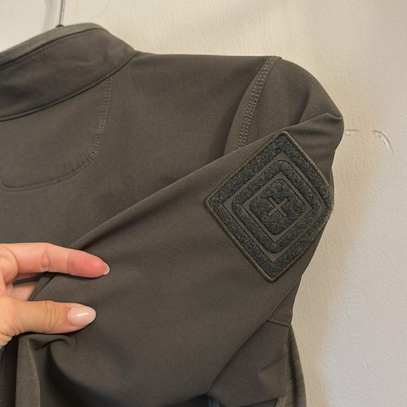 5.11 TACTICAL Womens Rapid Half Zip Pullover Green medium - Picture 8 of 8